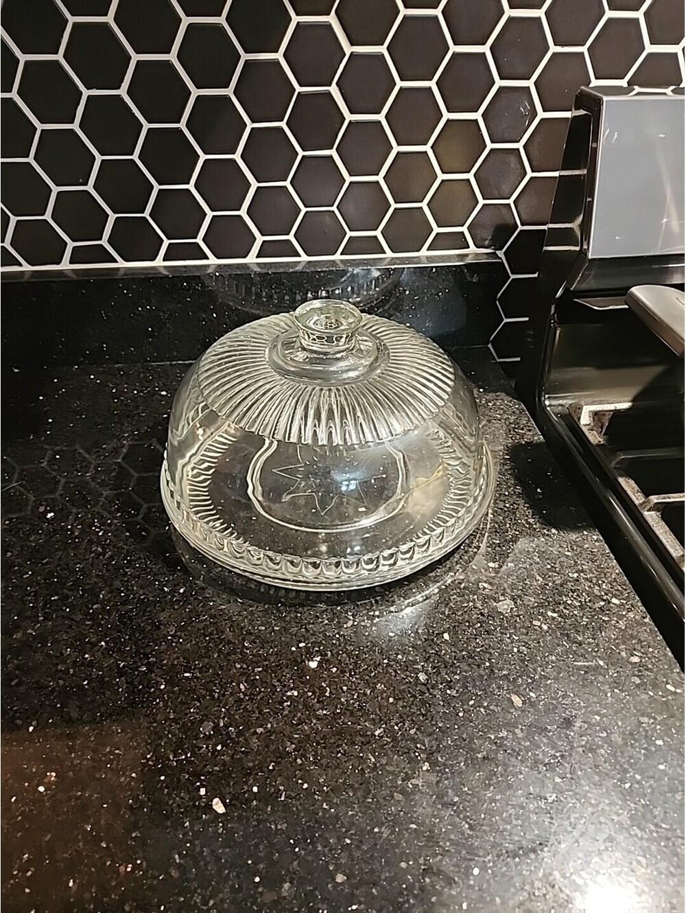 Glass Cake Stand with Dome Lid, Round, Glossy Finish, Decorative, Clear